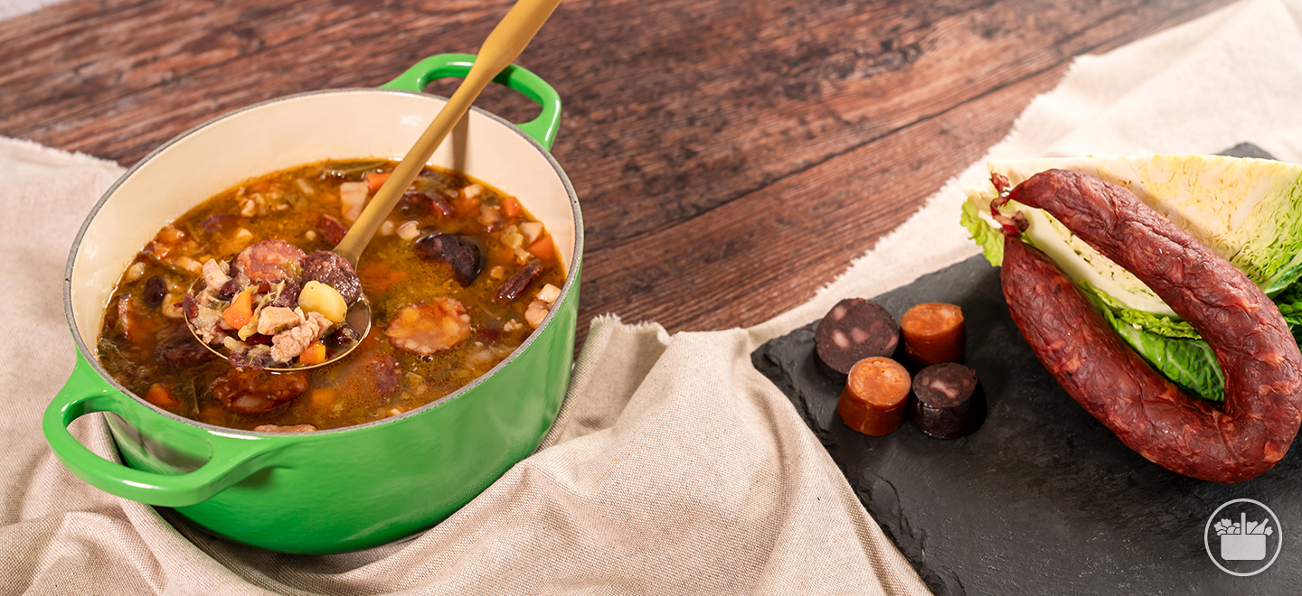 Nas nossas lojas encontrará todos os ingredientes tradicionais para fazer uma tradicional sopa da pedra.